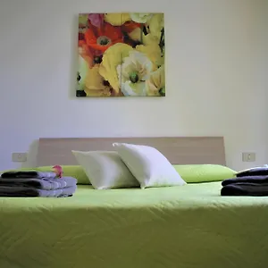 Apartment & Breakfast La Madonnina 013136-cni-00001, Lurago dʼErba